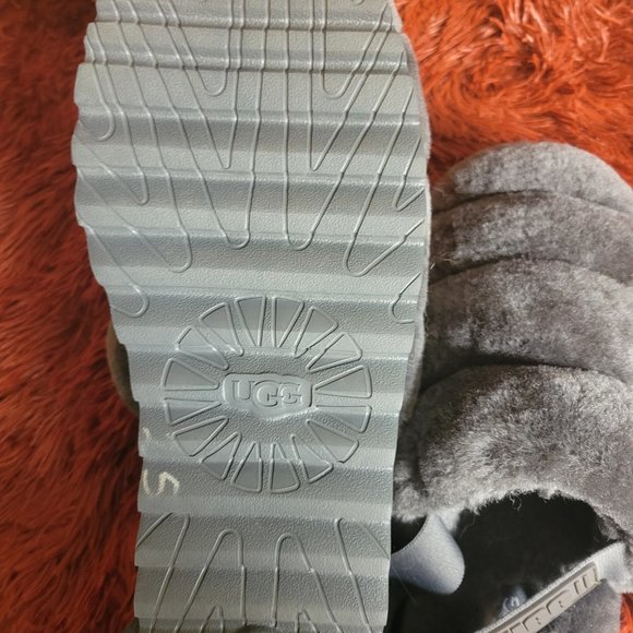 Ugg slippers- full coverage front, Very warm and Cozy warm neutral color dark gr - Picture 4 of 5